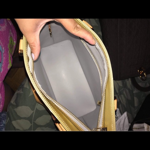 Authentic Louis Vuitton Houston vernis LV Purse - Picture 5 of 16